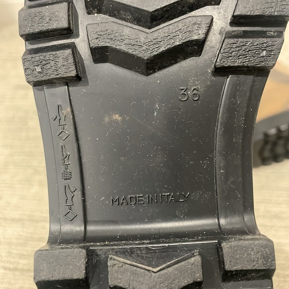 Burberry Rainboots - Picture 5 of 5